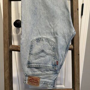 Levi Low Pro Straight